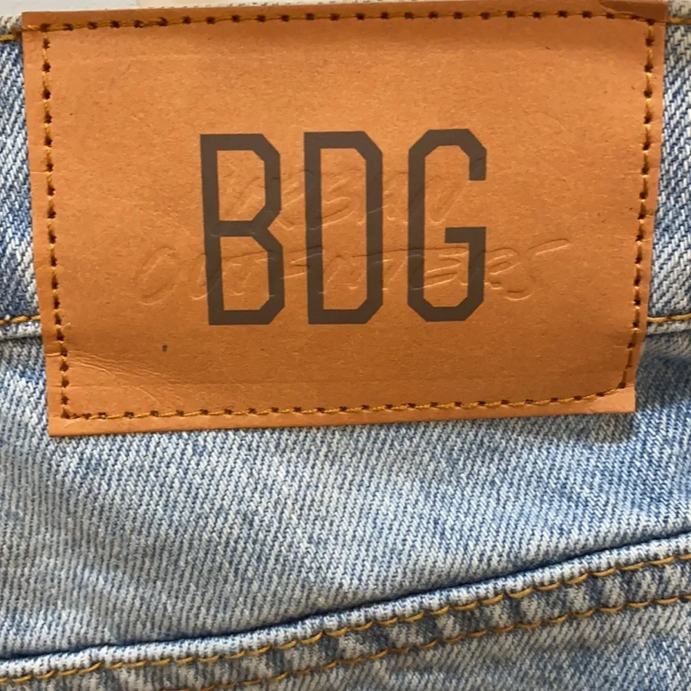 Urban Outfitters BDG NWT jeans size 24 distressed no stretch. - Picture 6 of 11